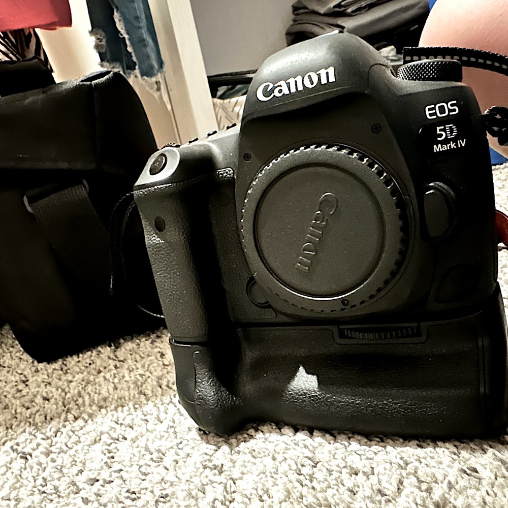 Canon EOS Mark lV 5D